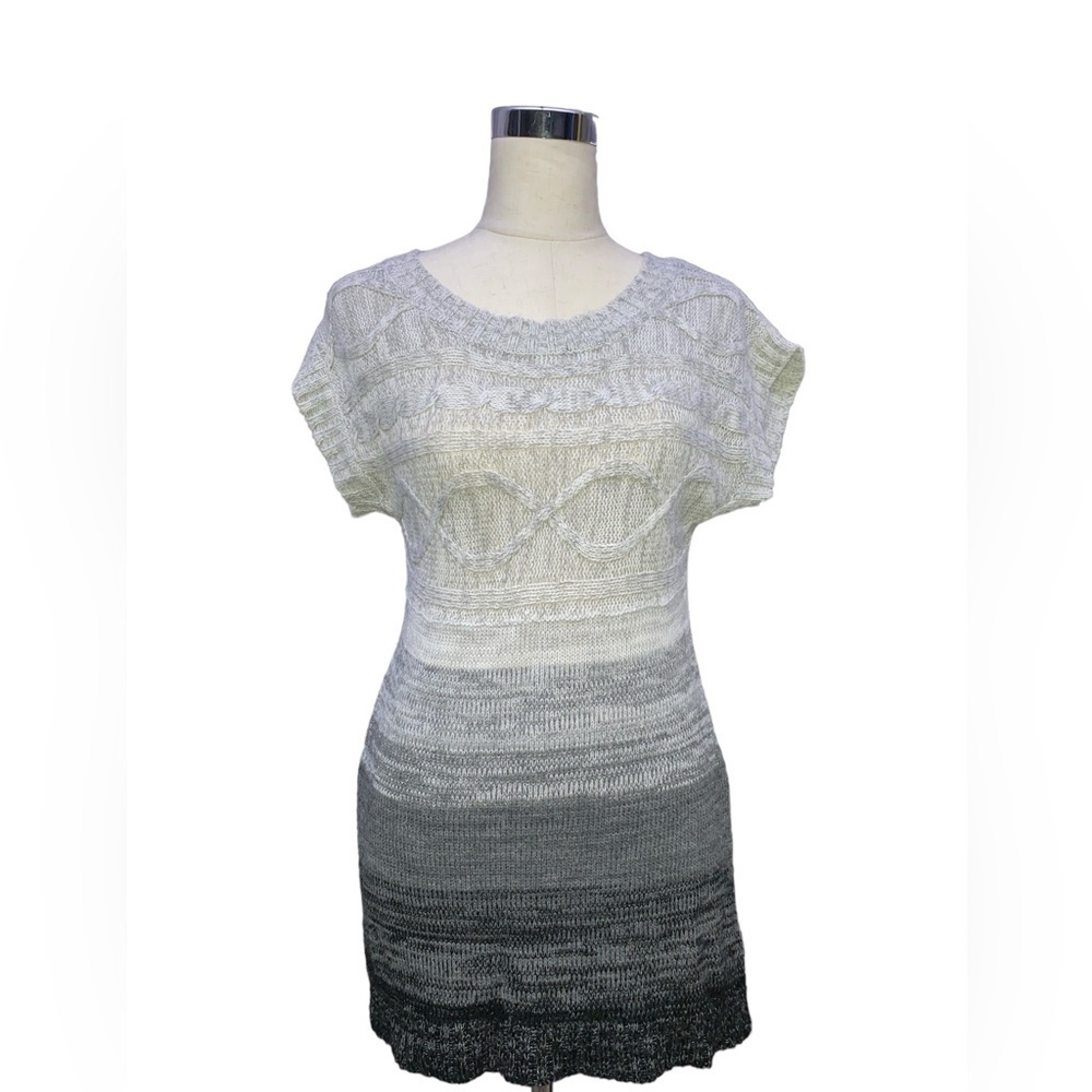 Lei Black to Gray Ombre Short Sleeve Knit Tunic Sweater